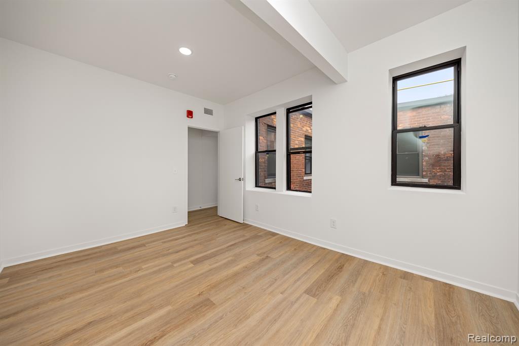 100 Seward Street Property Photo 18