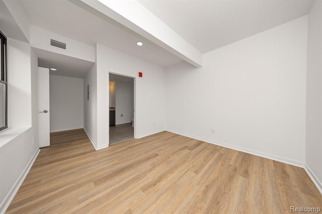 100 Seward Street Property Photo 20