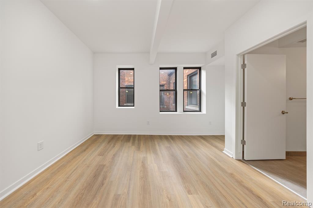 100 Seward Street Property Photo 21