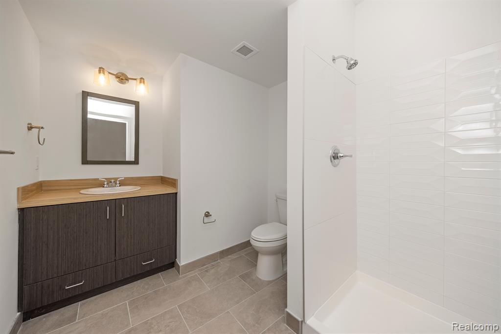 100 Seward Street Property Photo 22