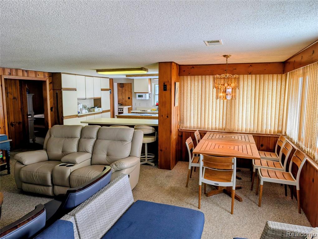 8461 Woodland Shore Drive Property Photo 6