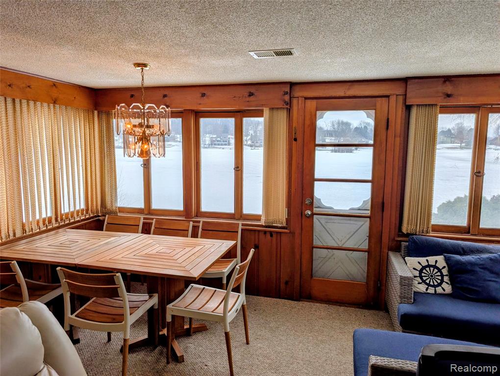 8461 Woodland Shore Drive Property Photo 9