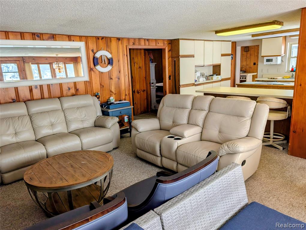 8461 Woodland Shore Drive Property Photo 11