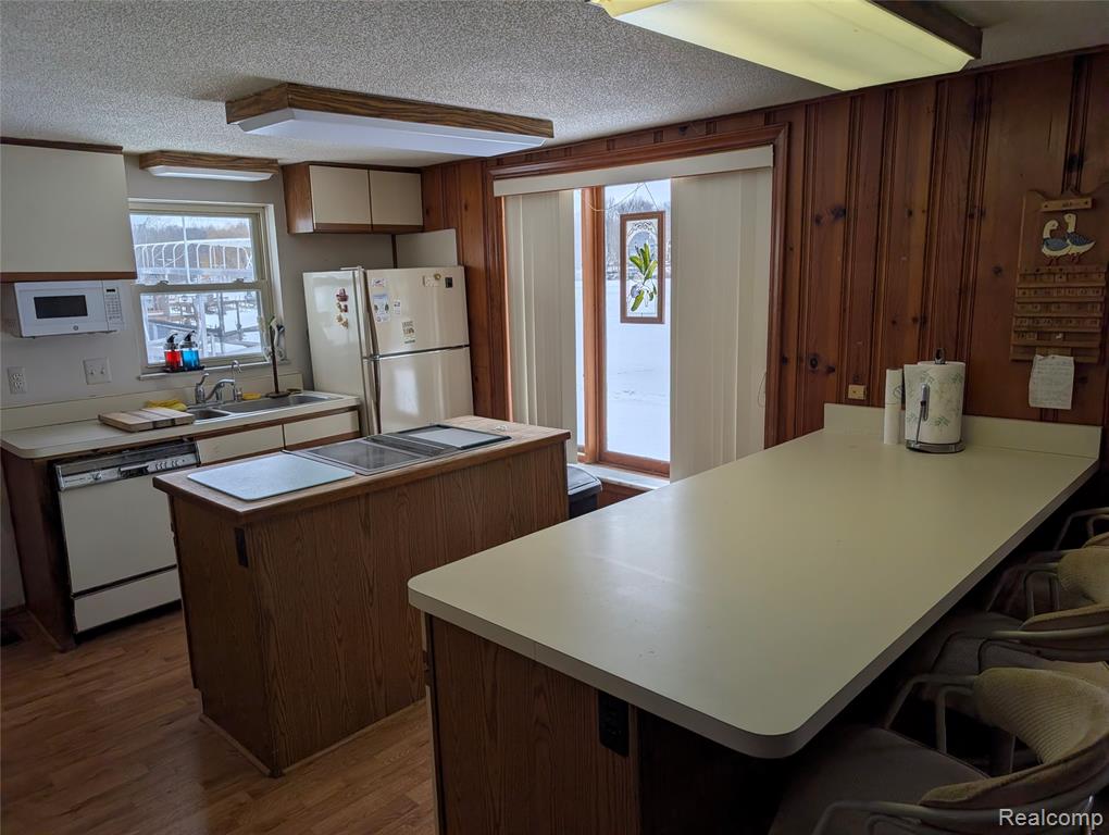 8461 Woodland Shore Drive Property Photo 12