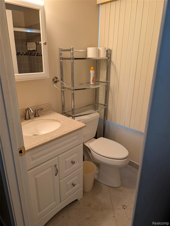 8461 Woodland Shore Drive Property Photo 17