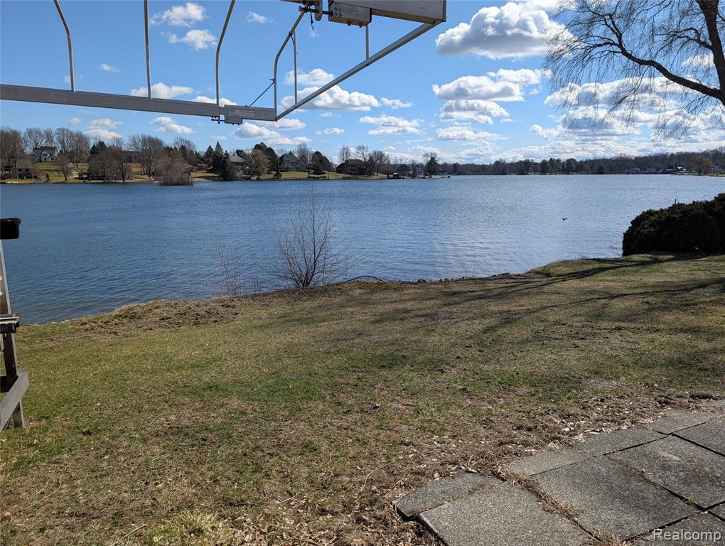 8461 Woodland Shore Drive Property Photo 25