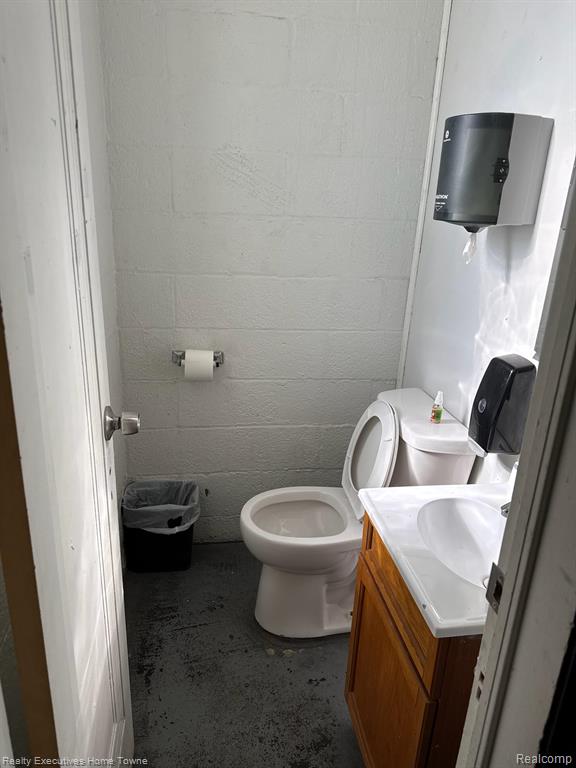 12834 E 7 Mile Road Property Photo 7