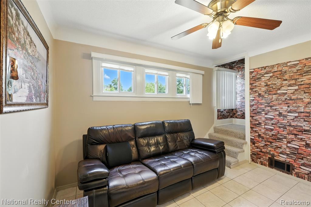 1041 Adeline Street Property Photo 7