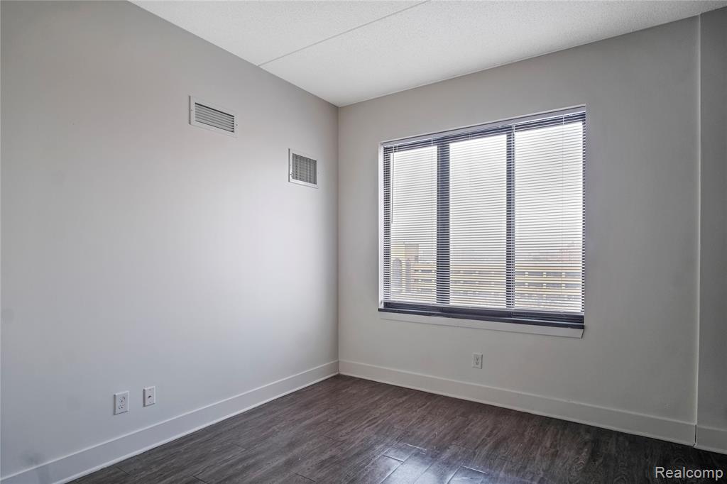 3075 W Grand Boulevard Property Photo 16
