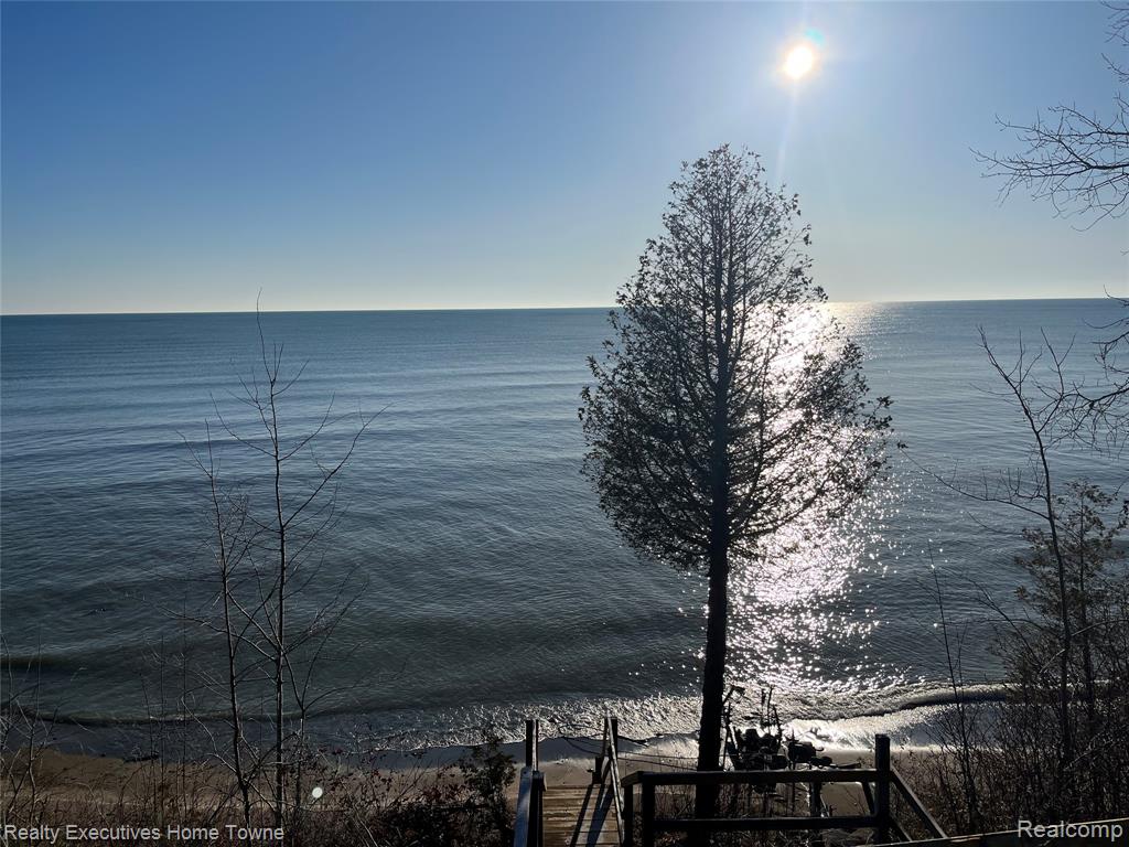 2255 Lakeshore Road Property Photo 1
