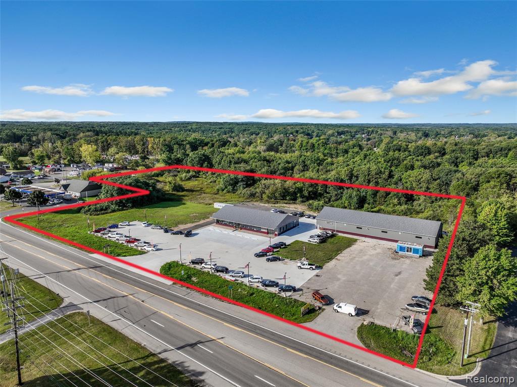 3420 S Lapeer Property Photo 1