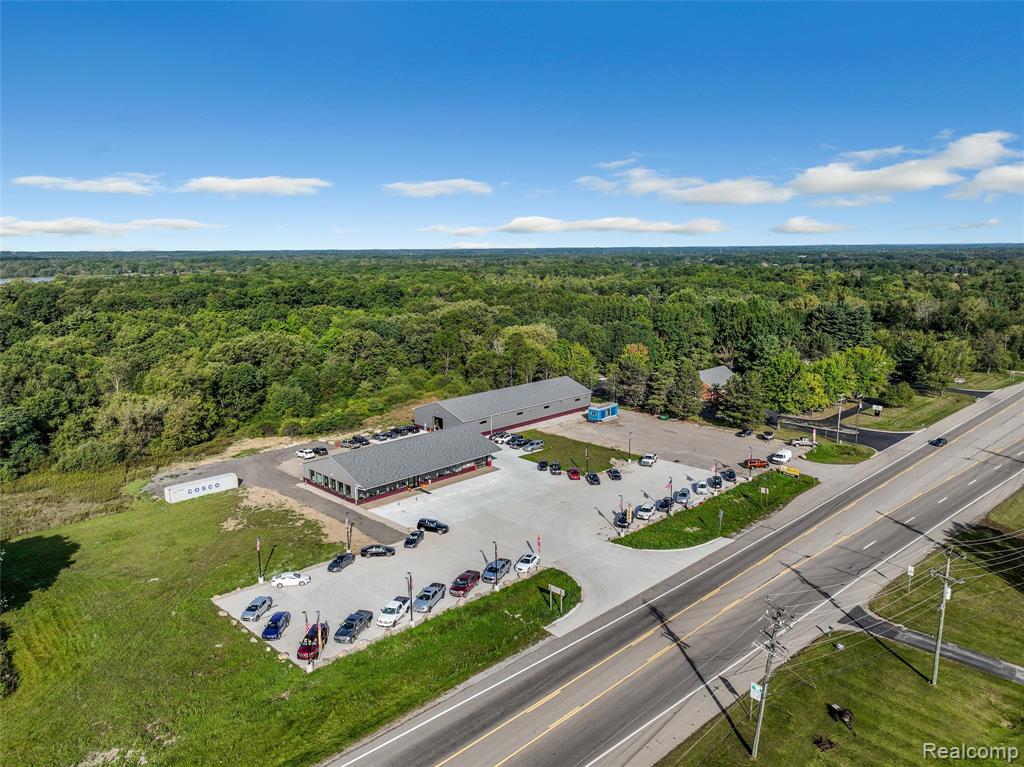 3420 S Lapeer Property Photo 3