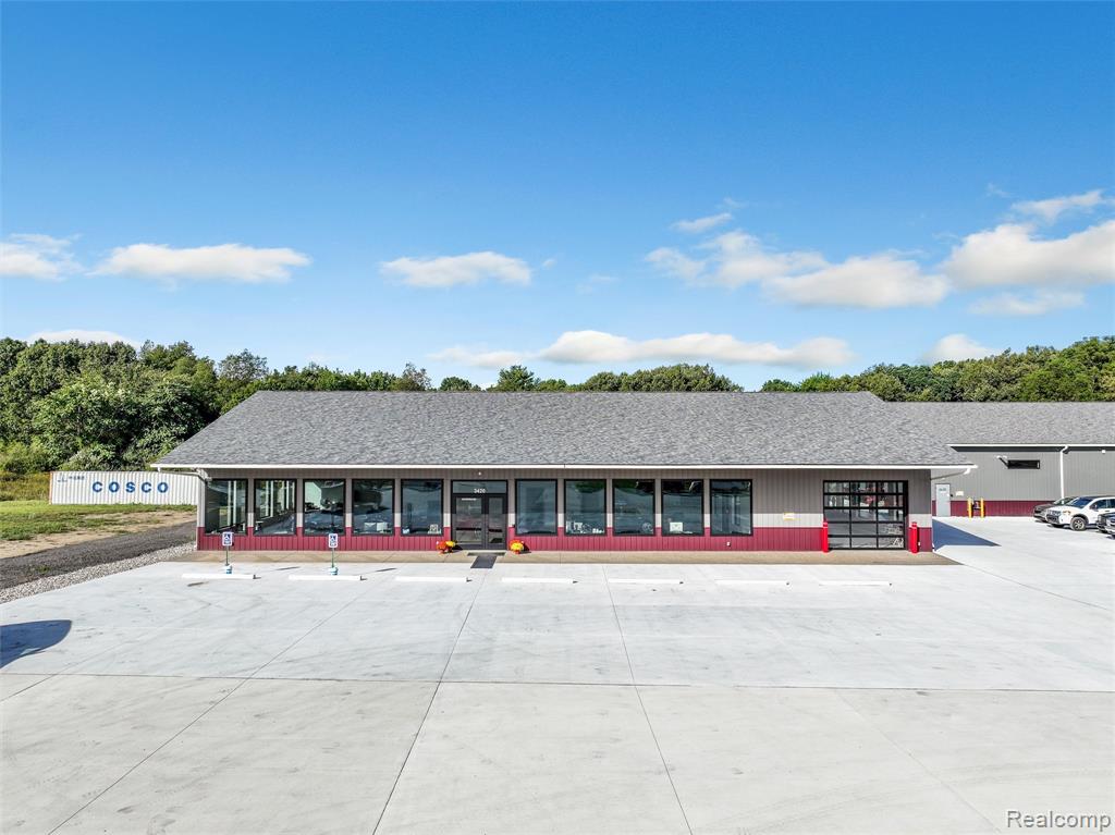 3420 S Lapeer Property Photo 4