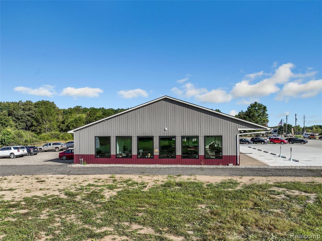 3420 S Lapeer Property Photo 6