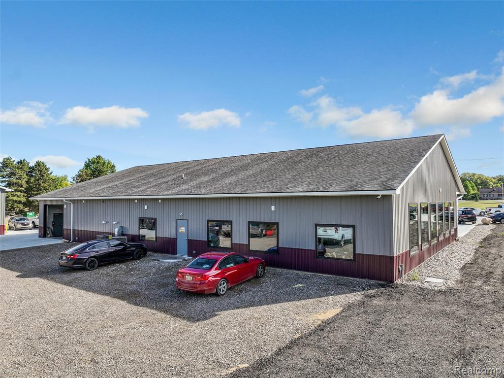 3420 S Lapeer Property Photo 10