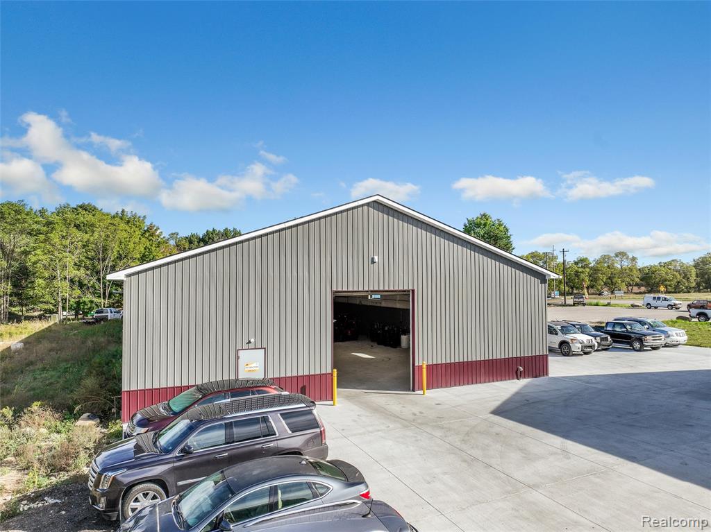 3420 S Lapeer Property Photo 14