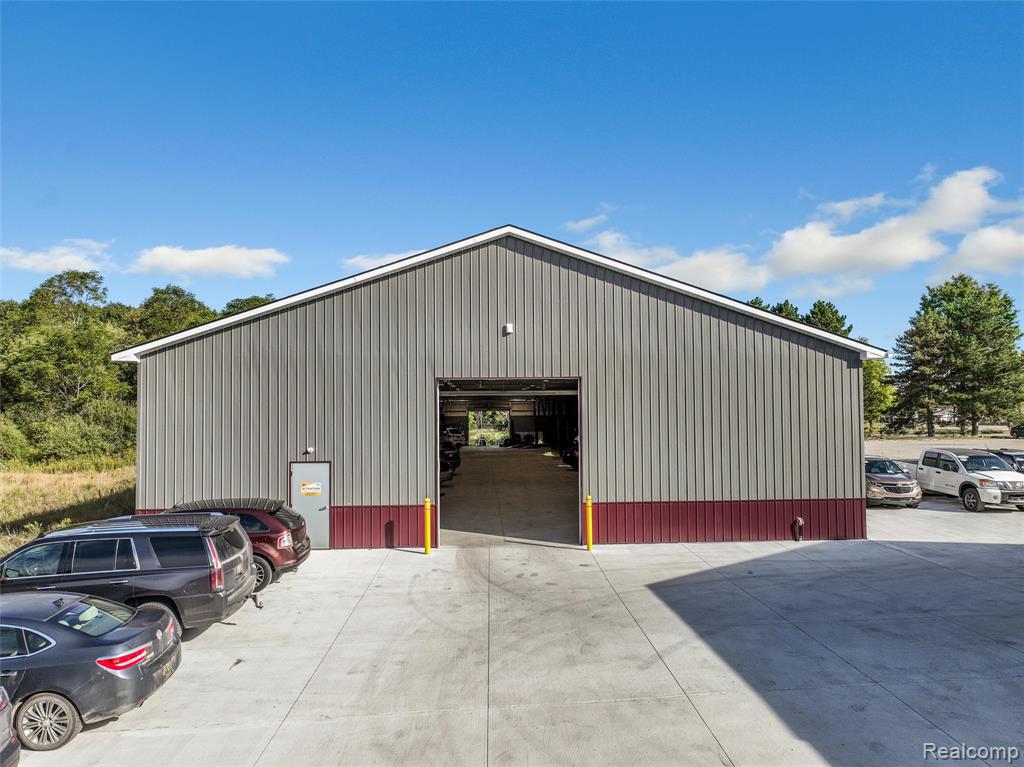3420 S Lapeer Property Photo 15
