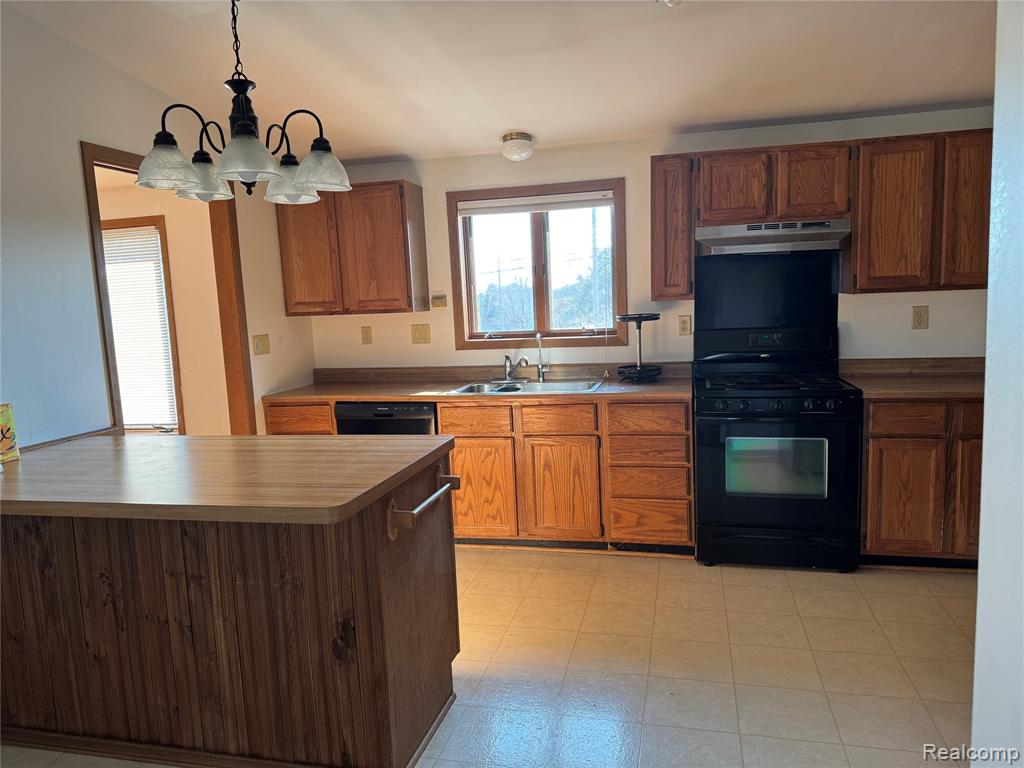 2346 London Bridge Drive Property Photo 5