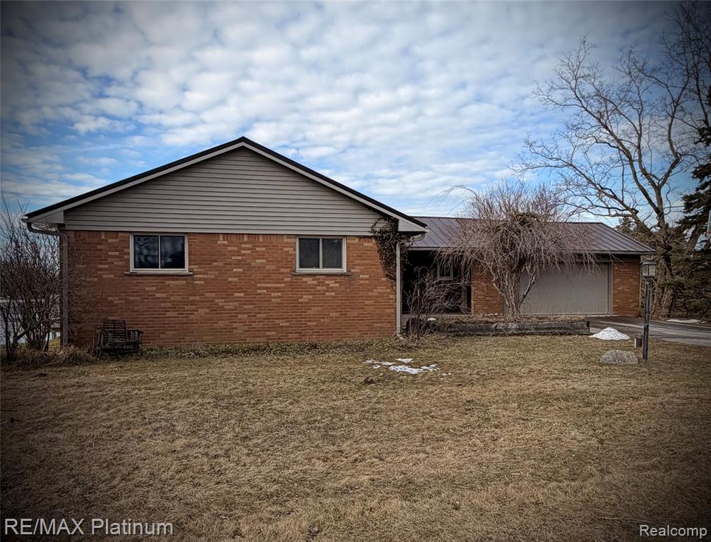2525 Fisher Road Property Photo 2