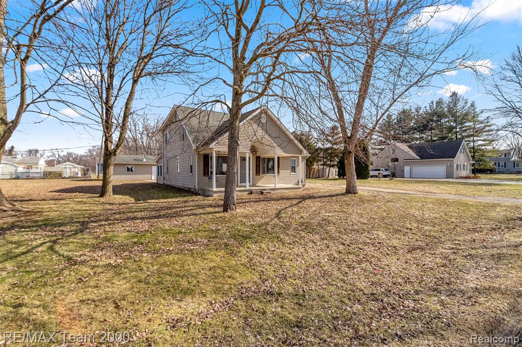 9267 Glenis Street Property Photo 3