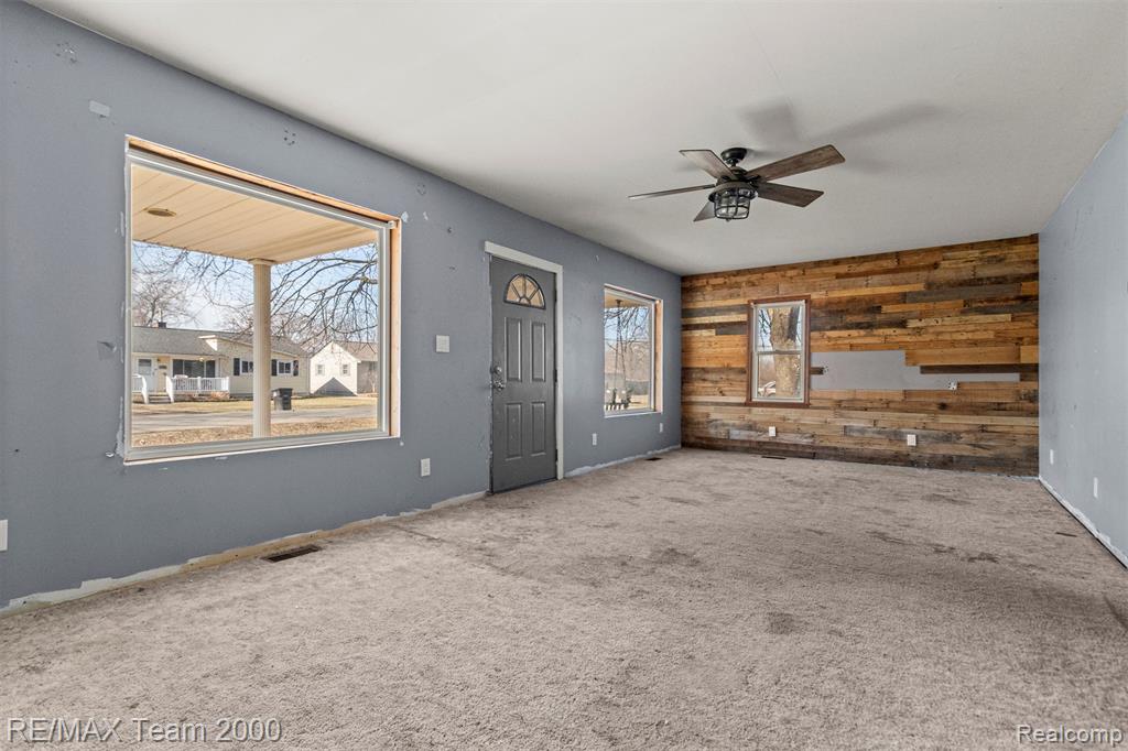9267 Glenis Street Property Photo 5