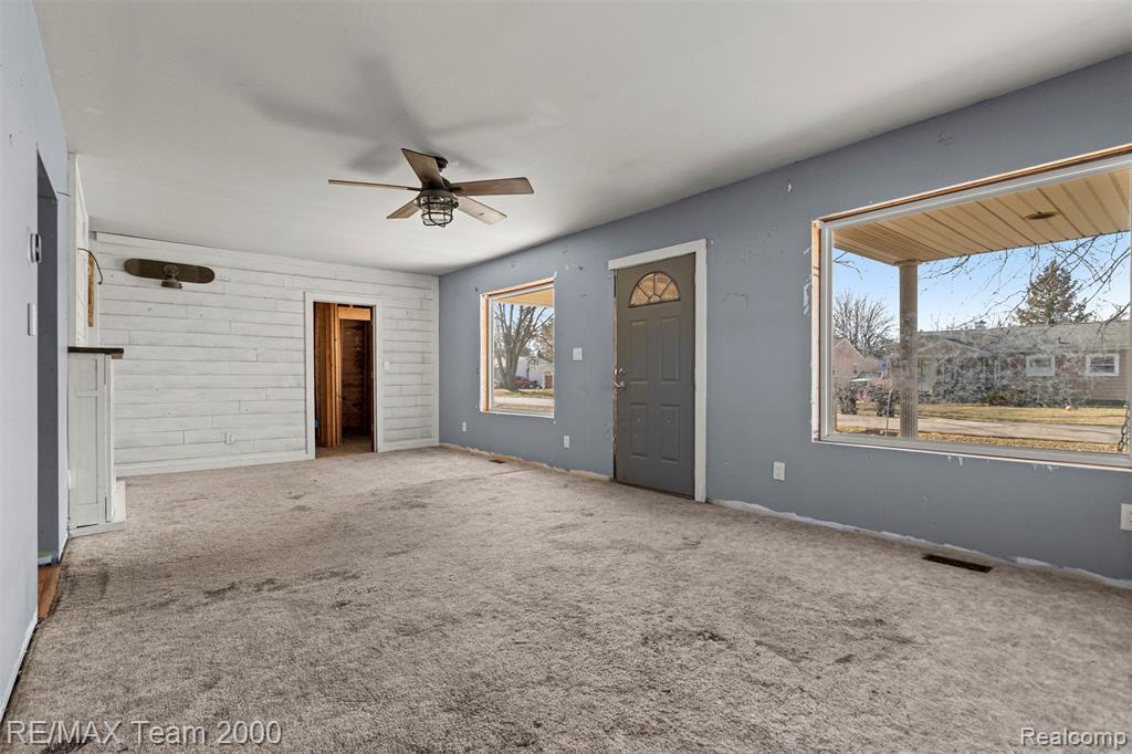 9267 Glenis Street Property Photo 6