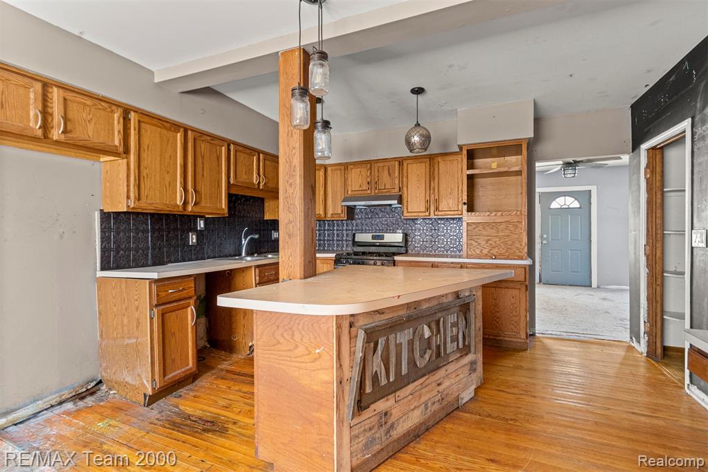 9267 Glenis Street Property Photo 8