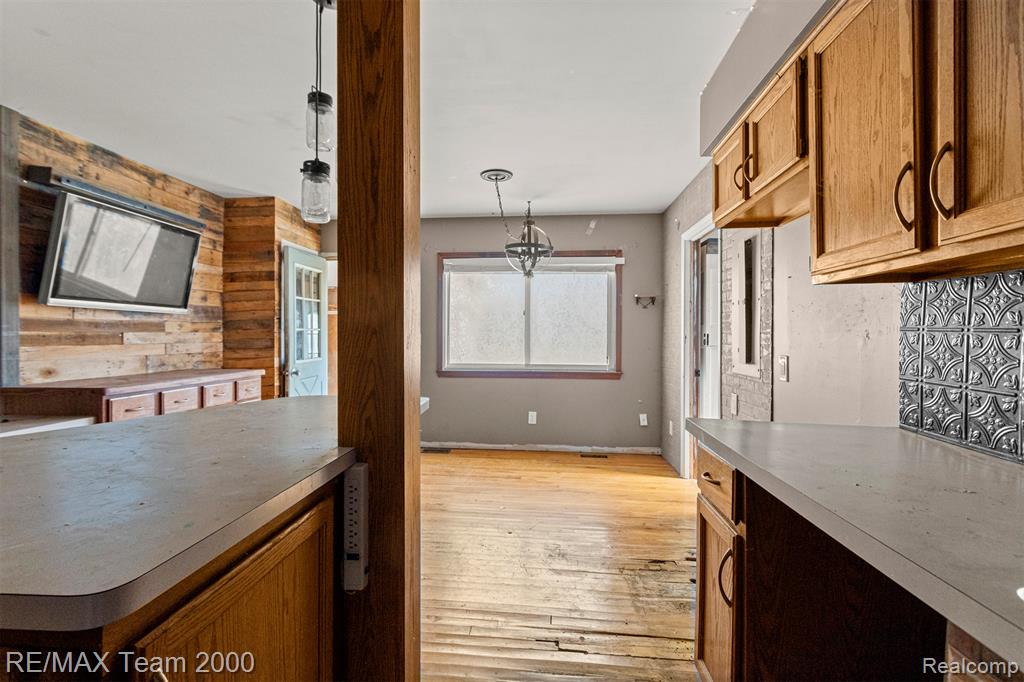 9267 Glenis Street Property Photo 10
