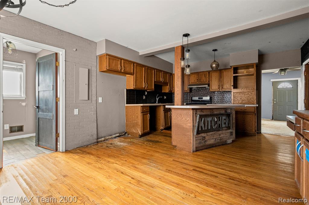 9267 Glenis Street Property Photo 13