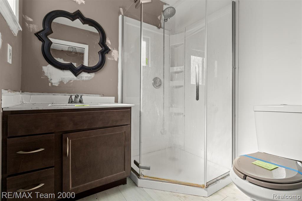 9267 Glenis Street Property Photo 14