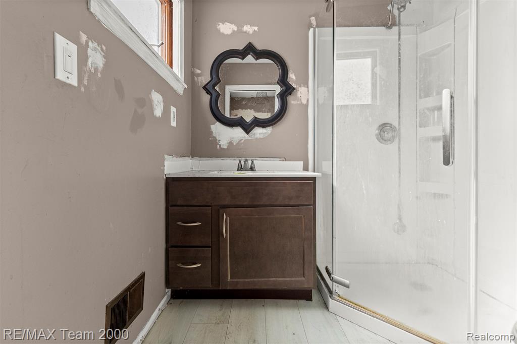9267 Glenis Street Property Photo 15