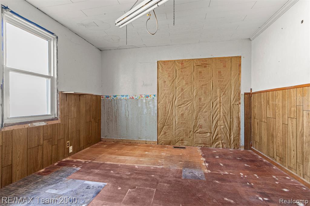 9267 Glenis Street Property Photo 16