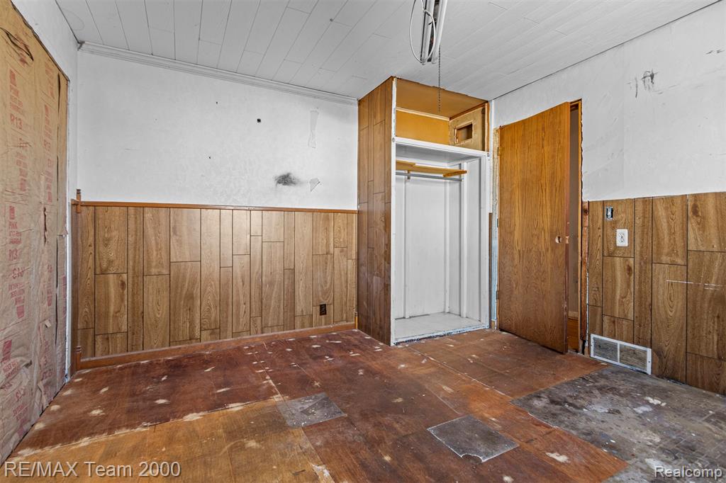 9267 Glenis Street Property Photo 17