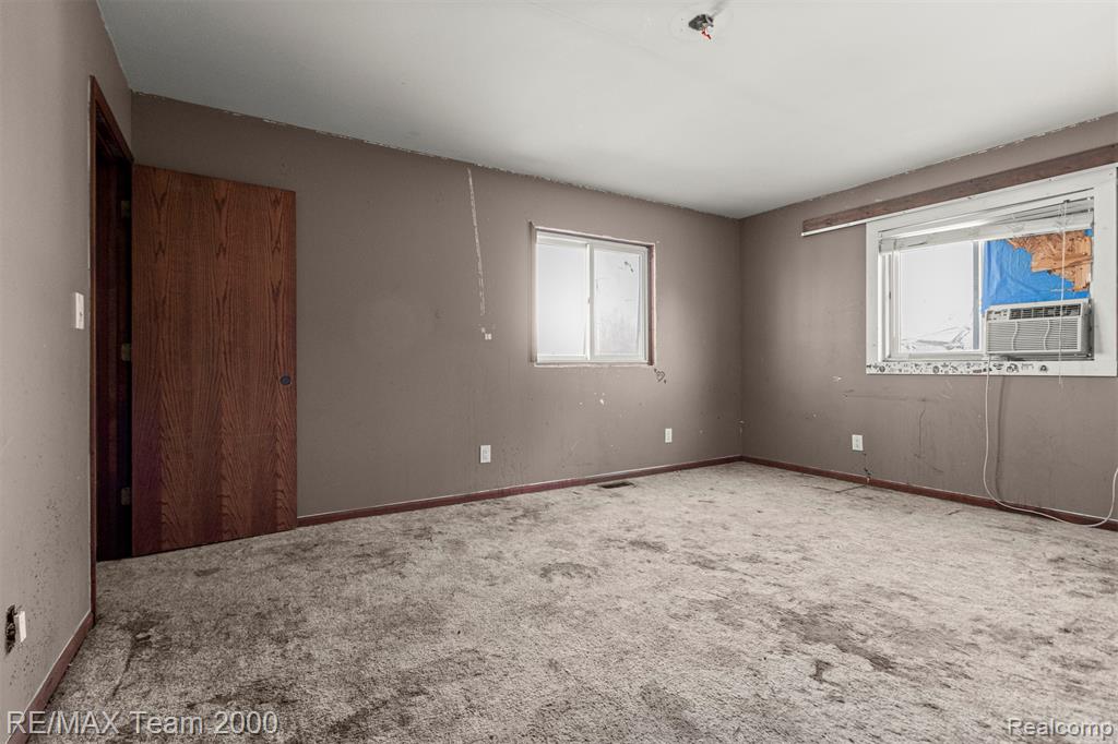 9267 Glenis Street Property Photo 18