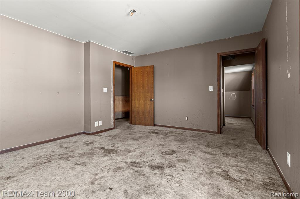 9267 Glenis Street Property Photo 19