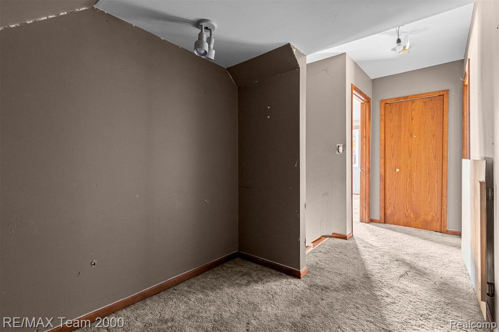 9267 Glenis Street Property Photo 22