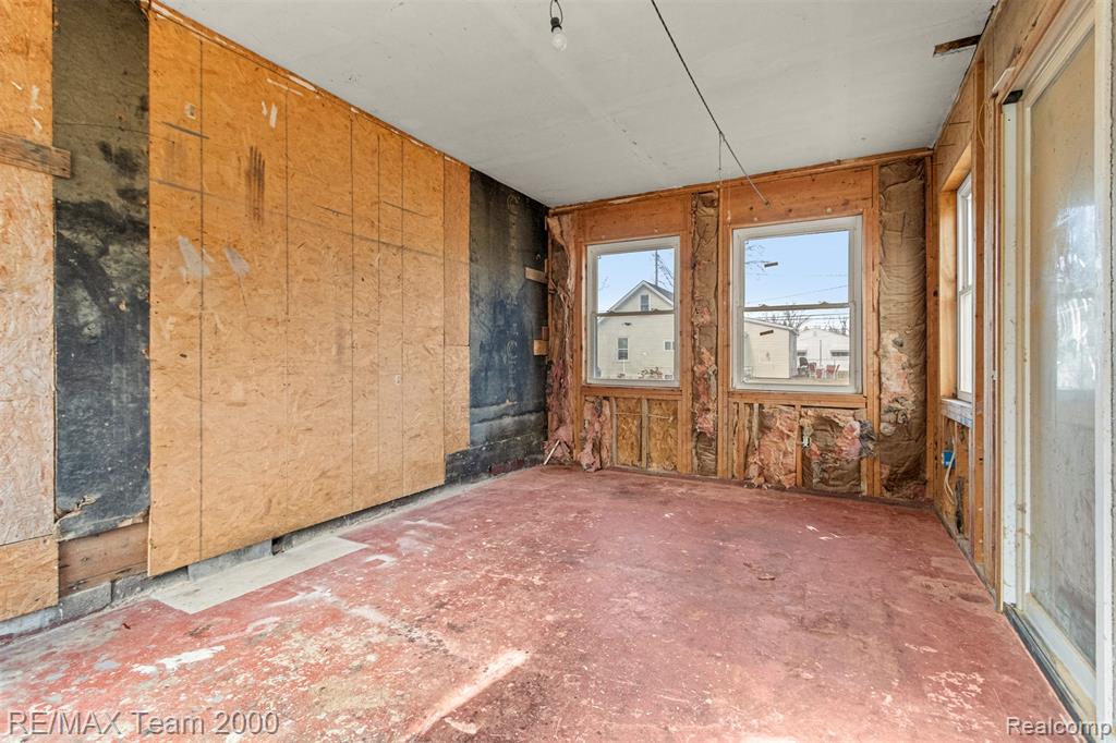 9267 Glenis Street Property Photo 23