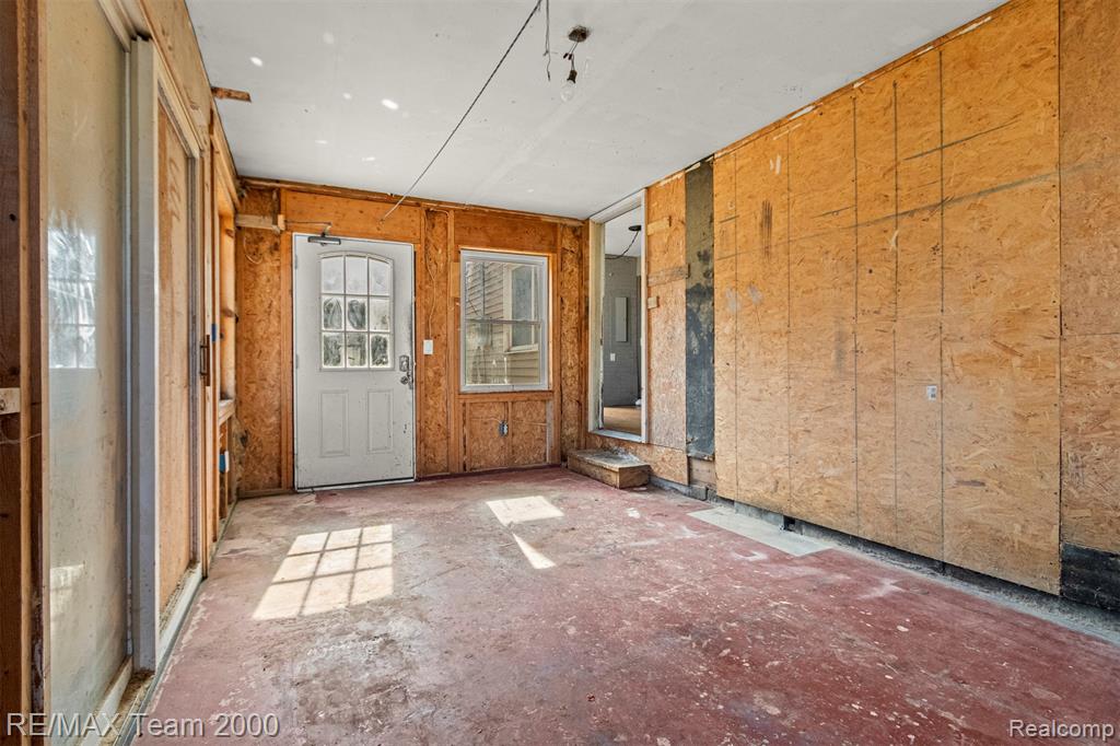 9267 Glenis Street Property Photo 24