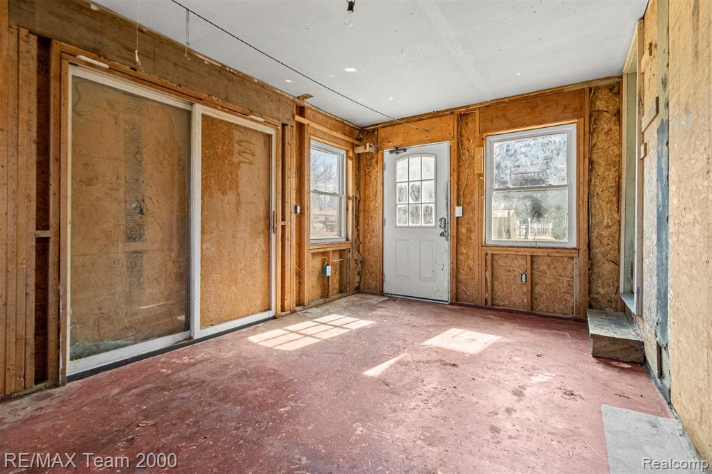 9267 Glenis Street Property Photo 25