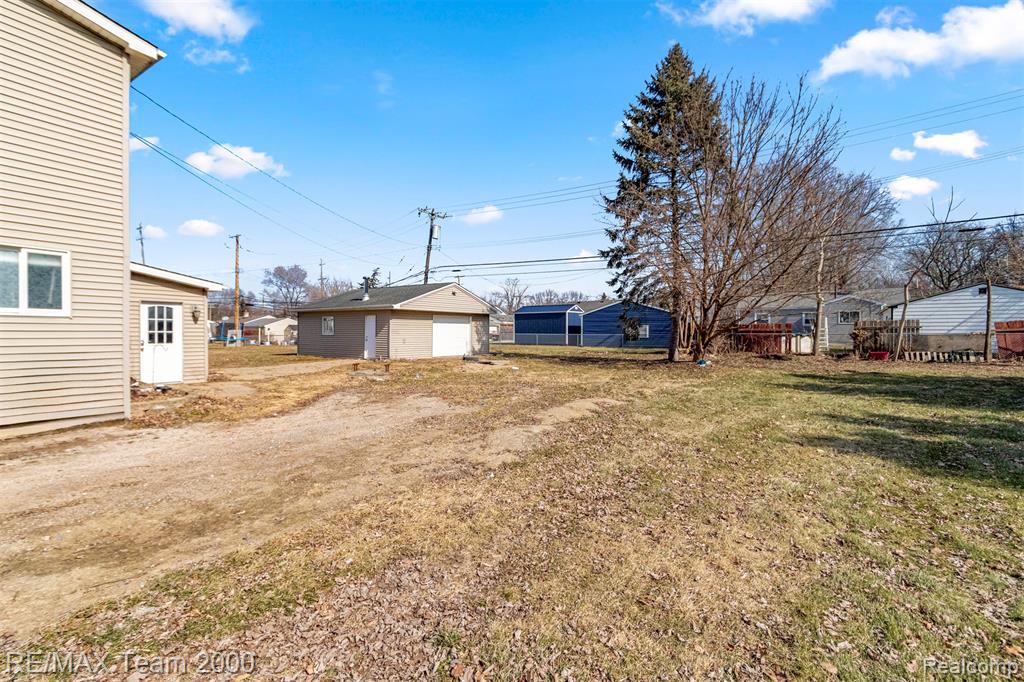 9267 Glenis Street Property Photo 27