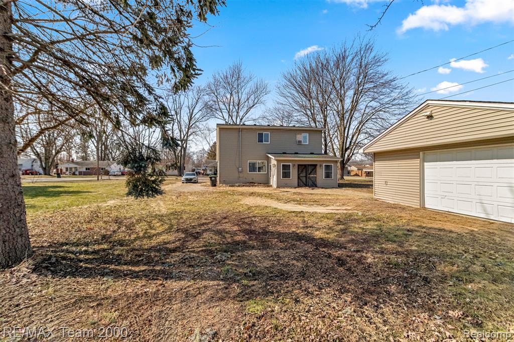 9267 Glenis Street Property Photo 28