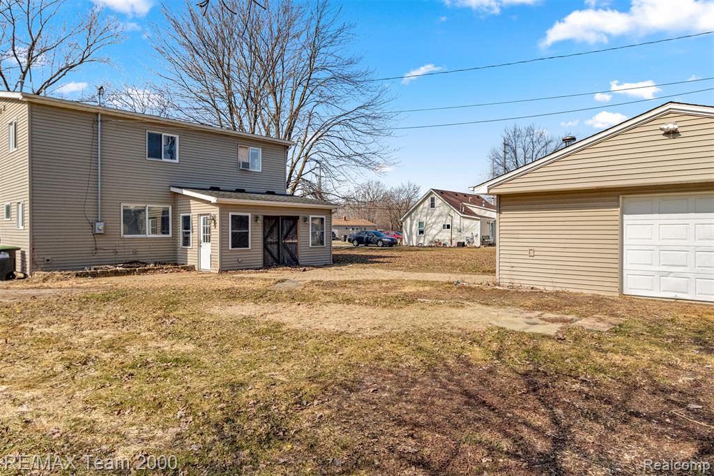 9267 Glenis Street Property Photo 30