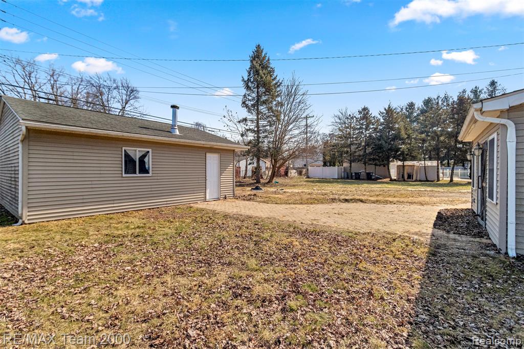 9267 Glenis Street Property Photo 31