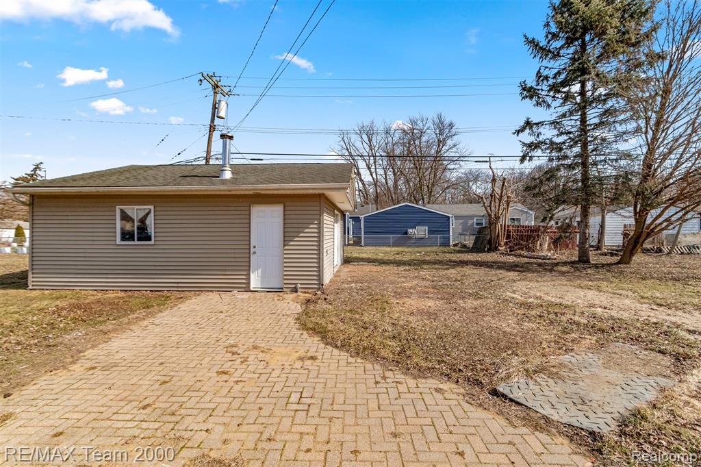 9267 Glenis Street Property Photo 32