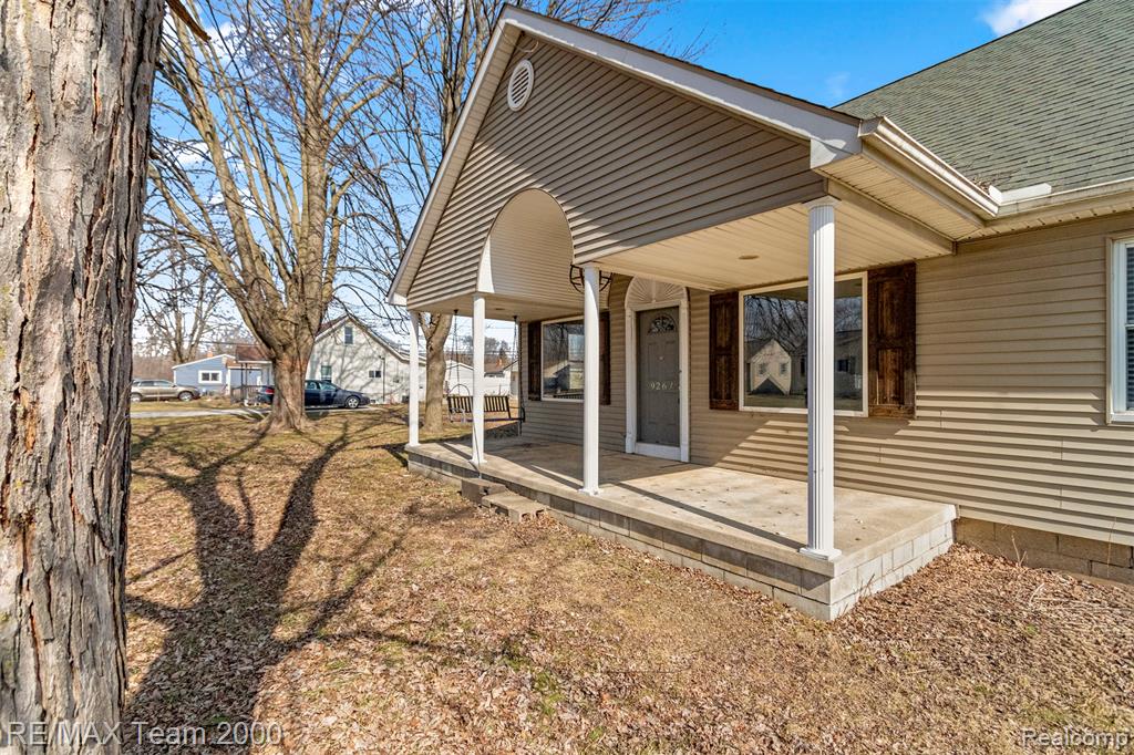 9267 Glenis Street Property Photo 34