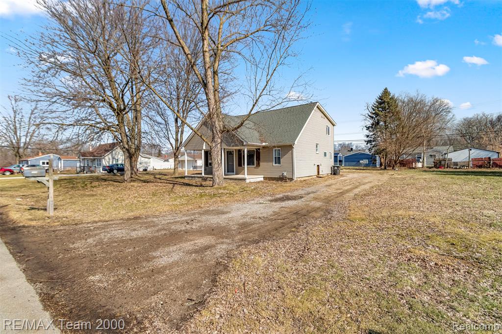 9267 Glenis Street Property Photo 36