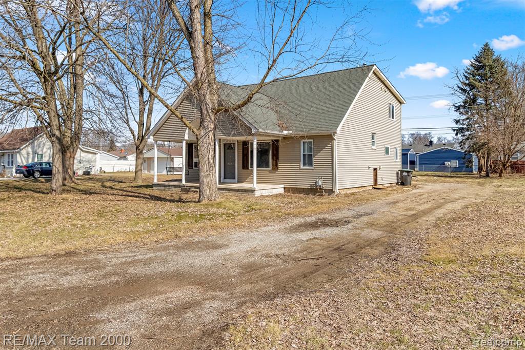9267 Glenis Street Property Photo 37