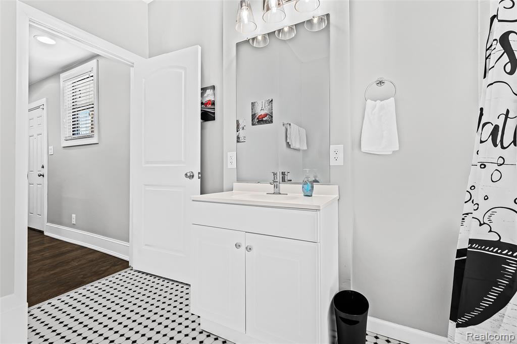 2179 Sheridan Street Property Photo 15