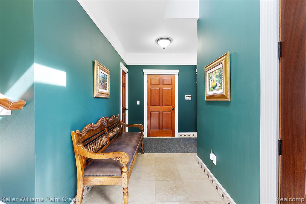 328 S Broadway Street Property Photo 9