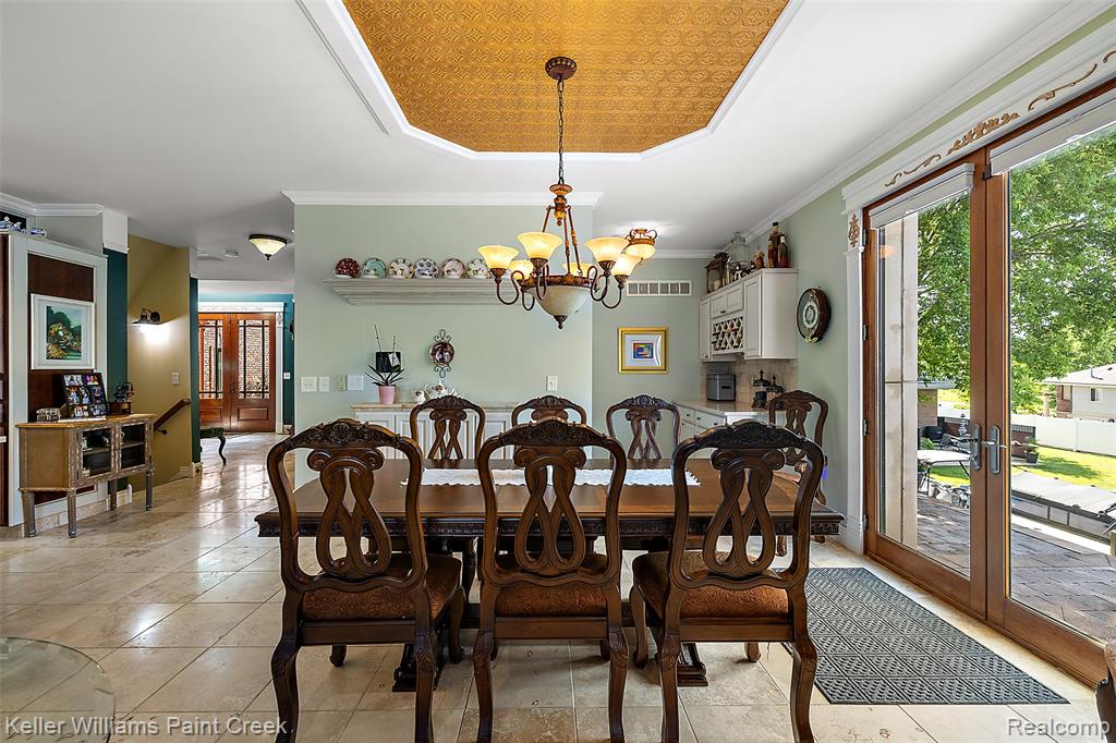 328 S Broadway Street Property Photo 17
